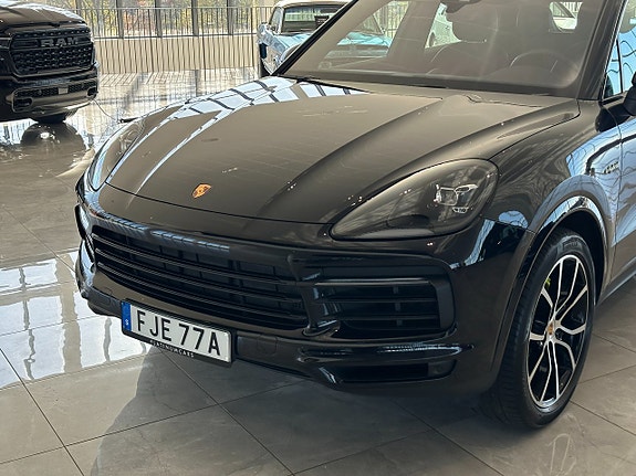 Porsche Cayenne 6 of 25