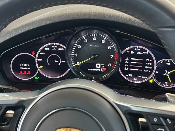 Porsche Cayenne 15 of 25