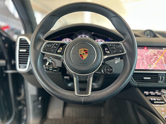 Porsche Cayenne 13 of 25