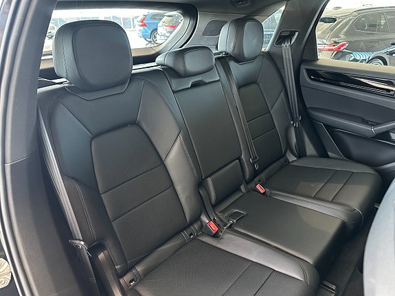 Porsche Cayenne 22 of 25