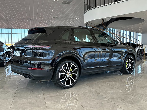 Porsche Cayenne 5 of 5