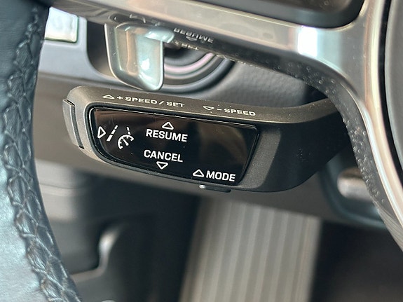 Porsche Cayenne 14 of 25