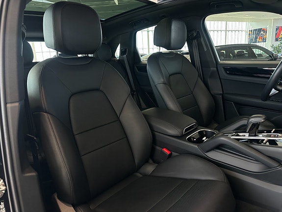 Porsche Cayenne 21 of 25