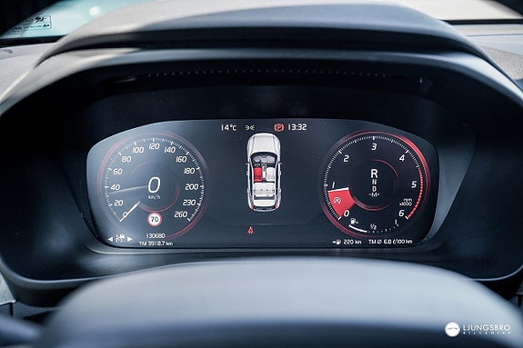 Volvo XC40 12 of 15