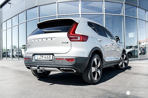 Volvo XC40 2 of 5