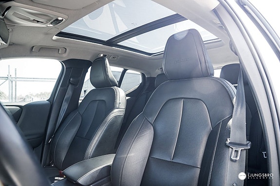 Volvo XC40 9 of 15