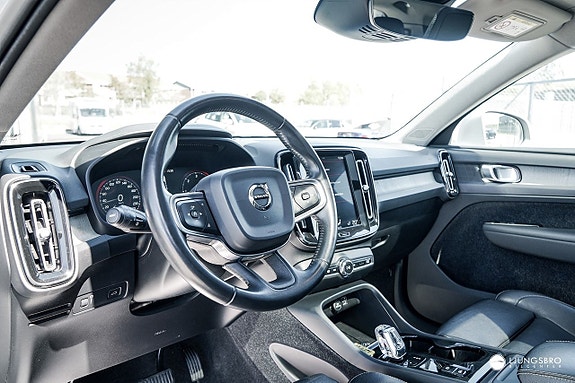Volvo XC40 7 of 15