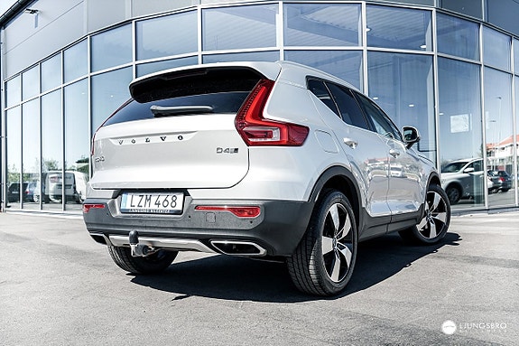 Volvo XC40 2 of 15