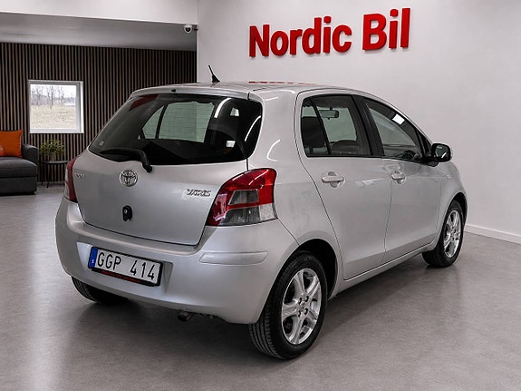 Toyota Yaris 3 of 5