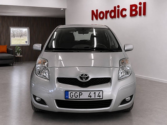 Toyota Yaris 2 of 5