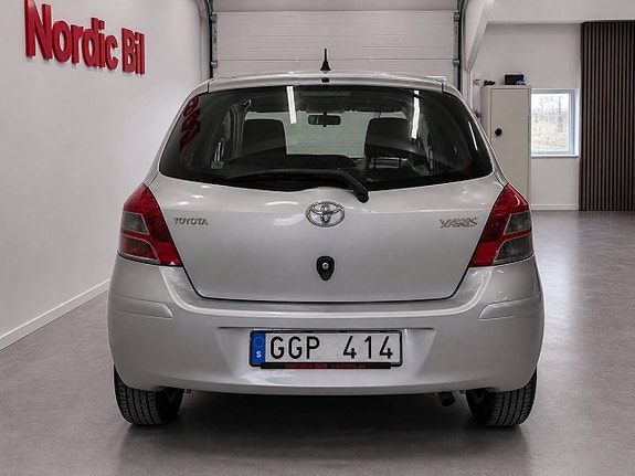 Toyota Yaris 4 of 5