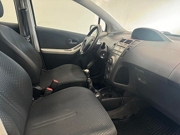Toyota Yaris 9 of 9