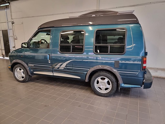 Chevrolet Astro 4 of 5