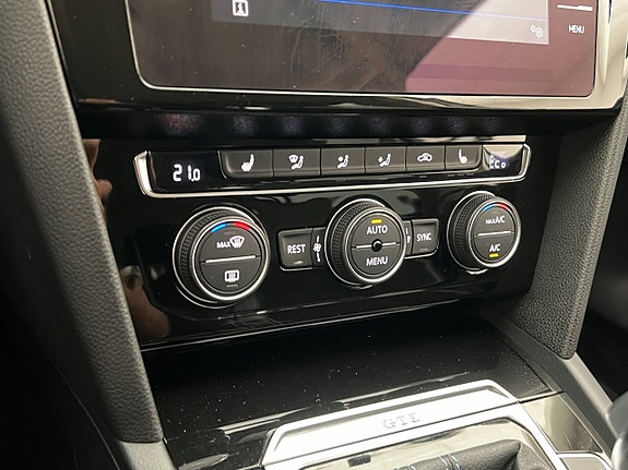 Volkswagen Passat 19 of 30