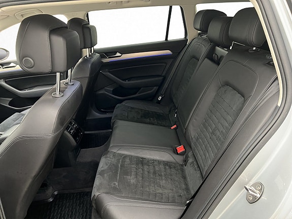 Volkswagen Passat 24 of 30