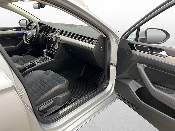 Volkswagen Passat 23 of 30