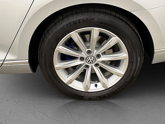 Volkswagen Passat 29 of 30