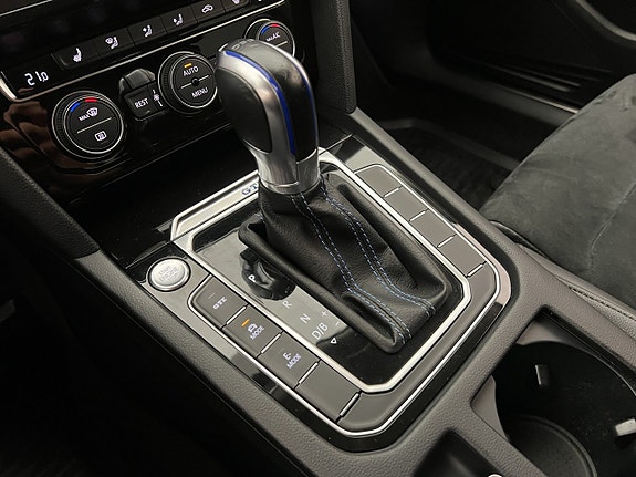 Volkswagen Passat 20 of 30