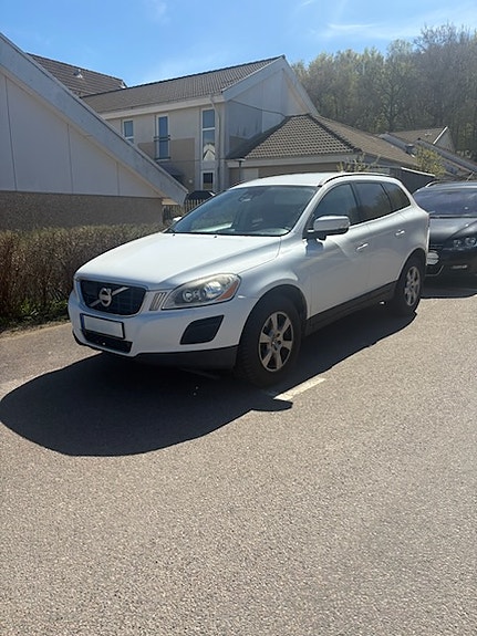 Volvo XC60 2 of 5