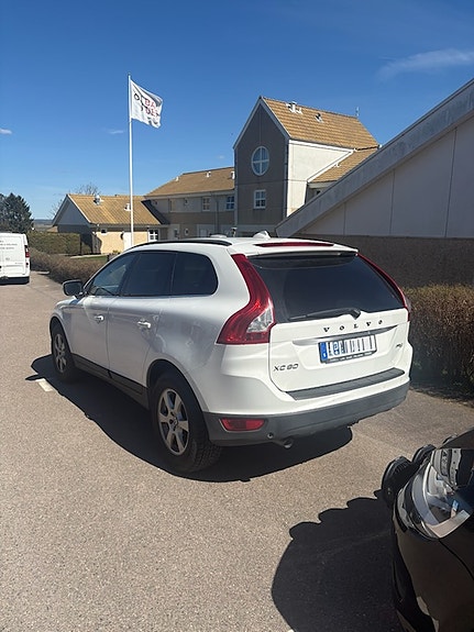 Volvo XC60 4 of 5