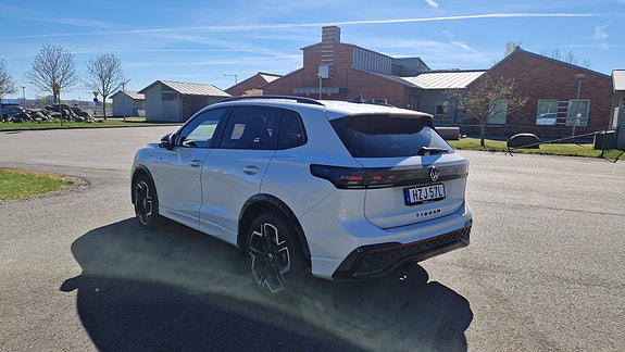 Volkswagen Tiguan 3 of 5