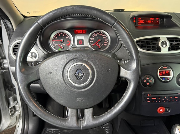 Renault Clio 12 of 17