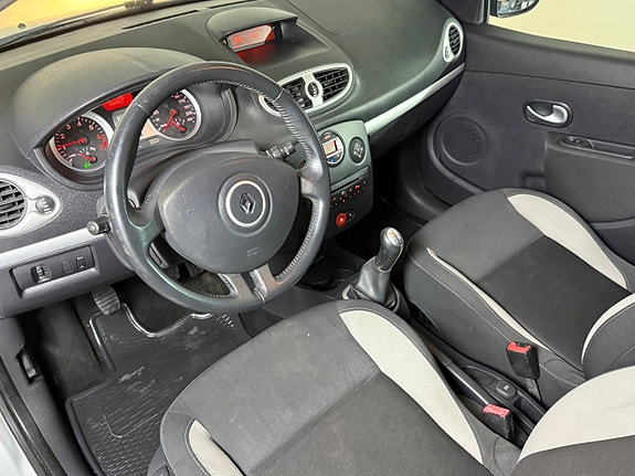 Renault Clio 9 of 17
