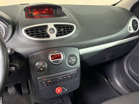 Renault Clio 13 of 17