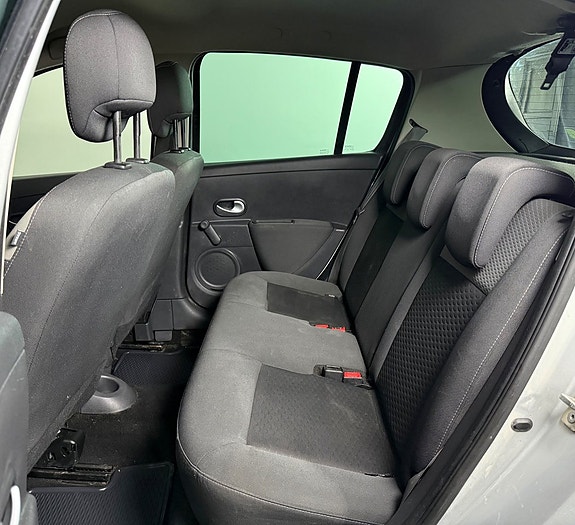 Renault Clio 11 of 17