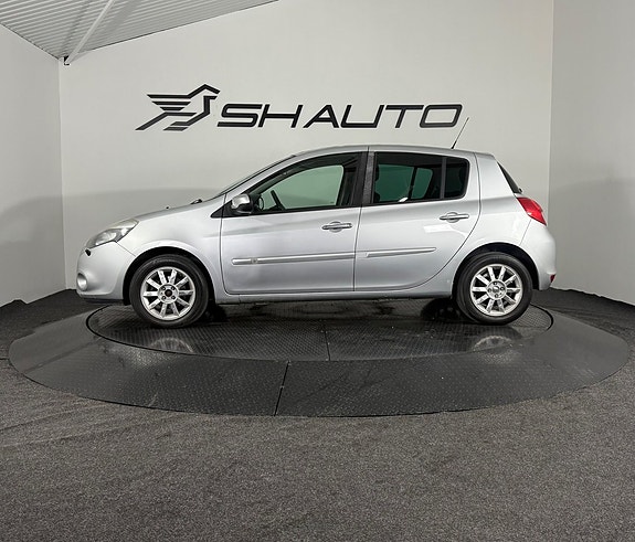 Renault Clio 8 of 17
