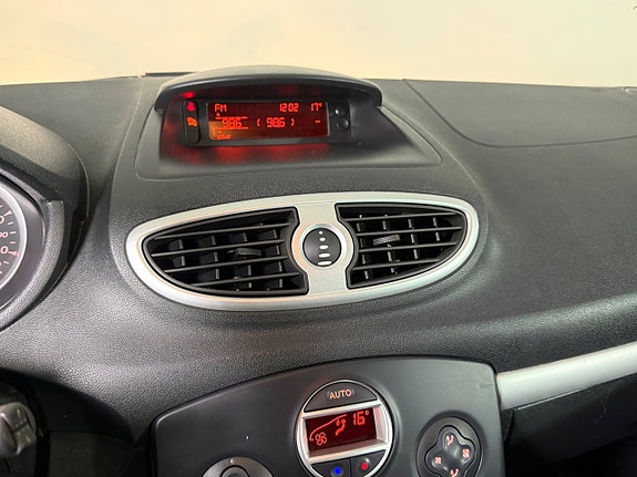 Renault Clio 14 of 17