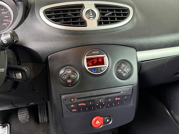 Renault Clio 15 of 17