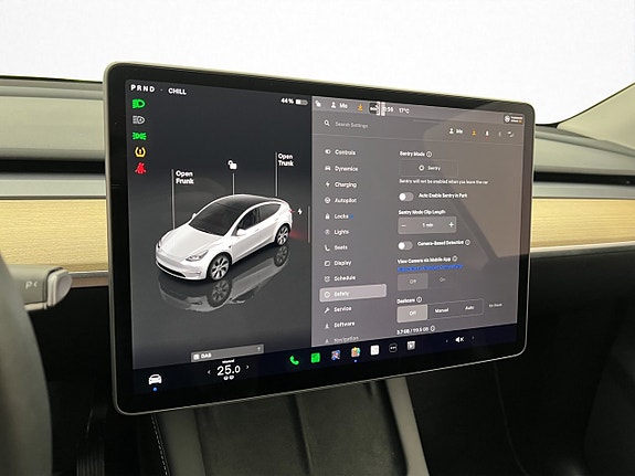Tesla Model Y 16 of 30