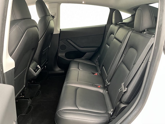 Tesla Model Y 20 of 30