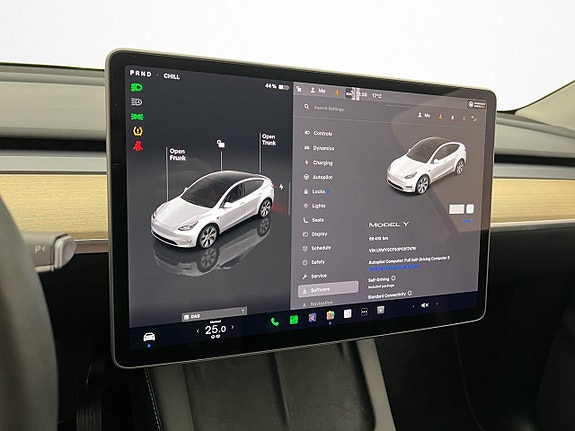 Tesla Model Y 17 of 30