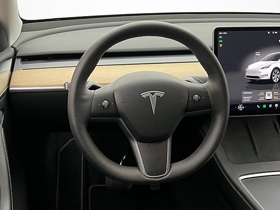 Tesla Model Y 11 of 30