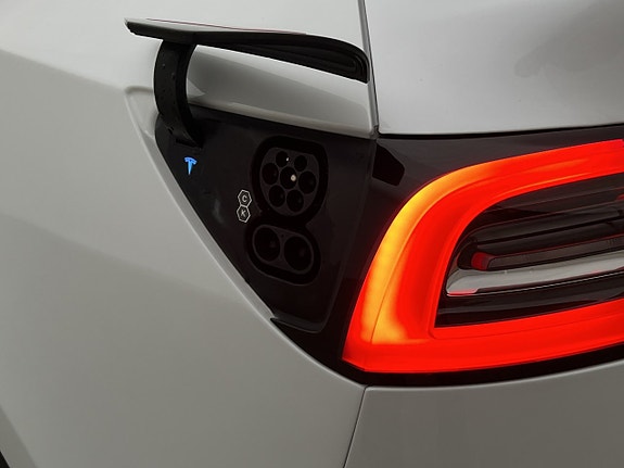 Tesla Model Y 29 of 30