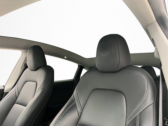 Tesla Model Y 10 of 30