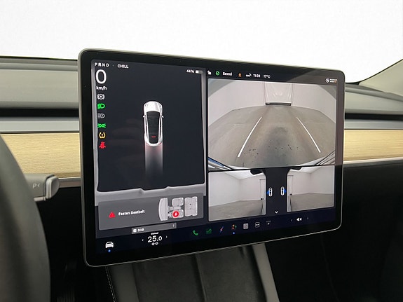 Tesla Model Y 12 of 30