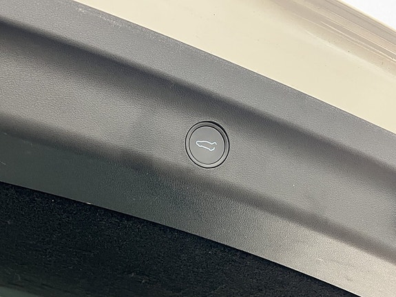 Tesla Model Y 22 of 30