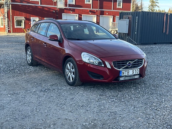 Volvo V60 2 of 5