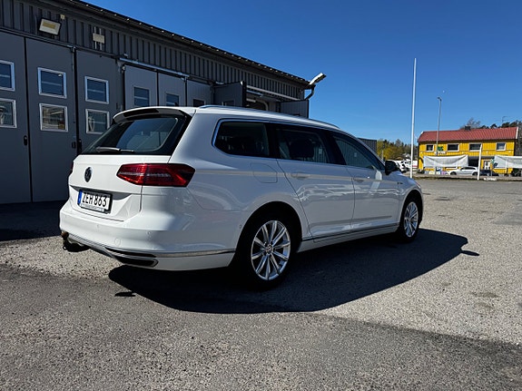 Volkswagen Passat 4 of 5