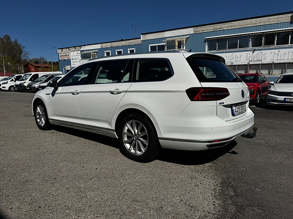 Volkswagen Passat 2 of 5