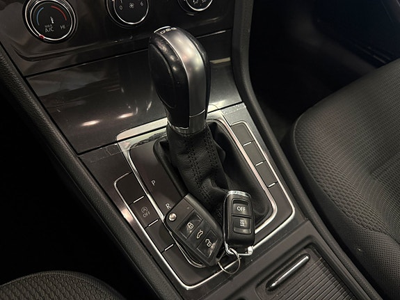 Volkswagen Golf VII 10 of 15
