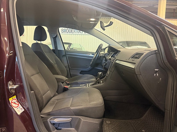 Volkswagen Golf VII 12 of 15