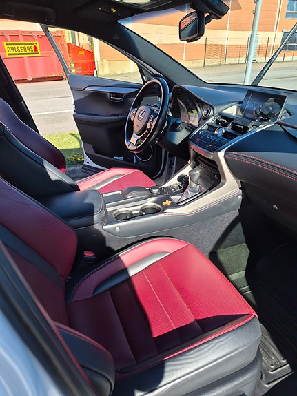 Lexus NX300h 5 of 5