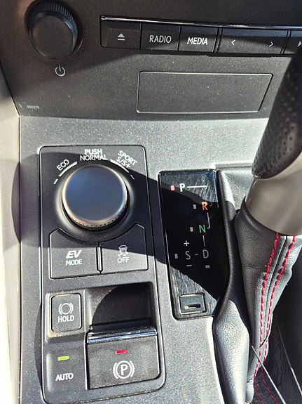 Lexus NX300h 11 of 12