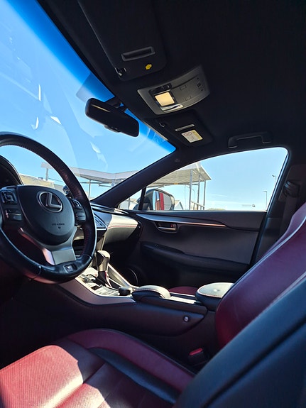 Lexus NX300h 10 of 12