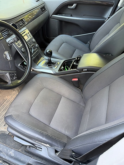 Volvo XC70 2 of 3