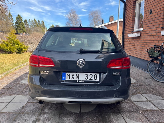 Volkswagen Passat Alltrack 3 of 5